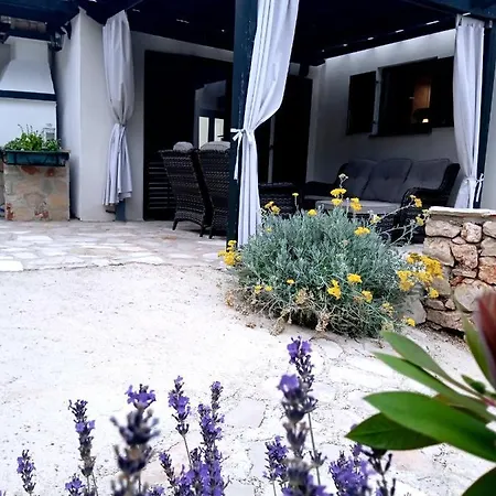 Lavender Hill Hvar - Pool, Jacuzzi,sauna,bbq *