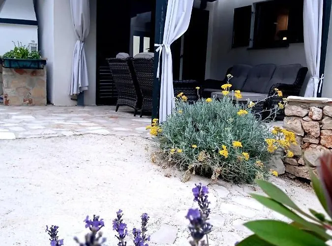 Lavender Hill Hvar - Pool, Jacuzzi,sauna,bbq *